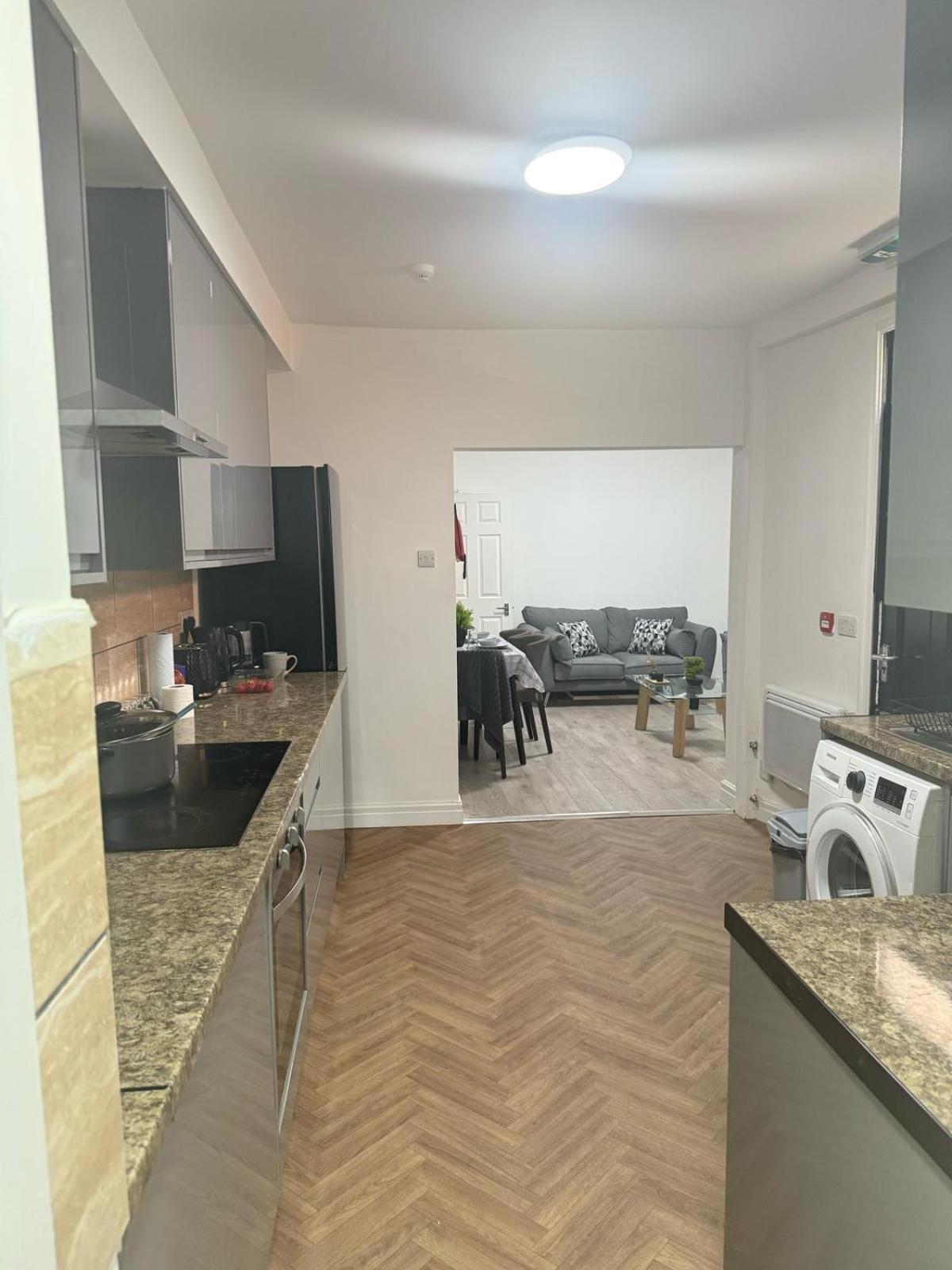 Britlodge Ruskin Ave Home — Photos 3
